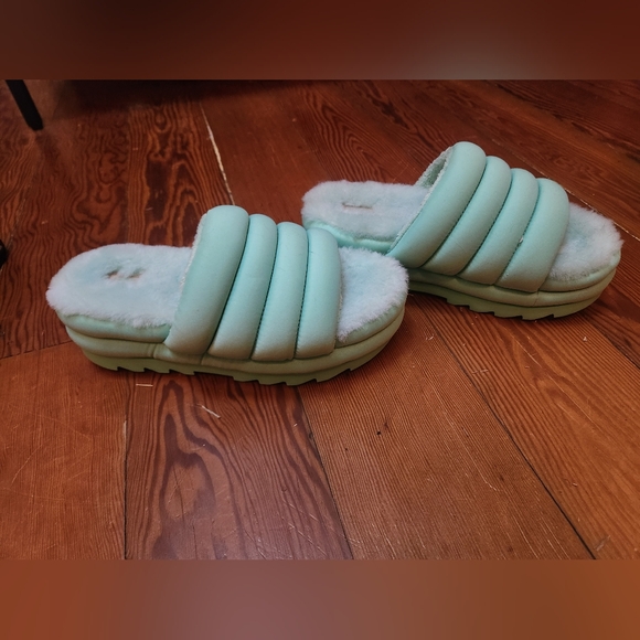 Tiffany Blue UGGS - Picture 1 of 4